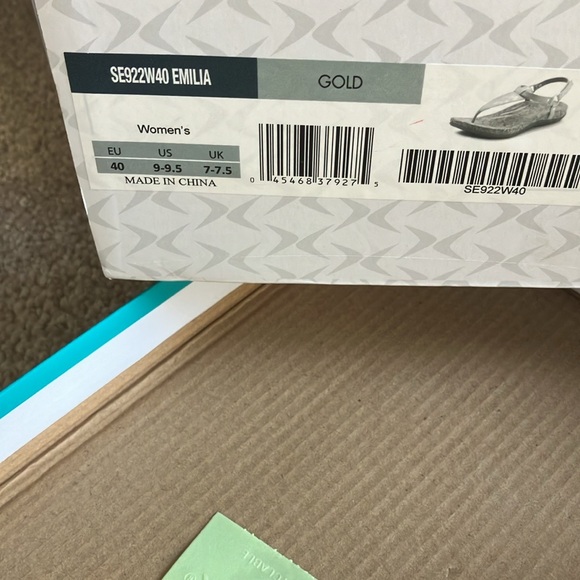 Aetrex cork footbed sandals great arch support. Metallic gold - Picture 6 of 6